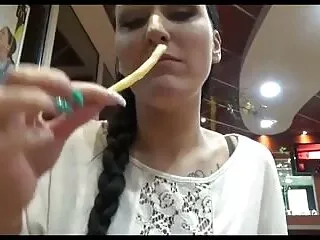 HandsOnHardcore - Shalina Devine, Kitana Cazibesi Yığılmış Pumalar Shalina Devine & Kitana Eğlence İçin Genç Adamları anal porno amatör Yatırdı GP1729